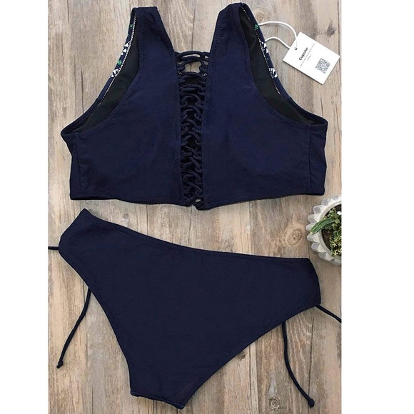 Bikini - Picture 2 of 4